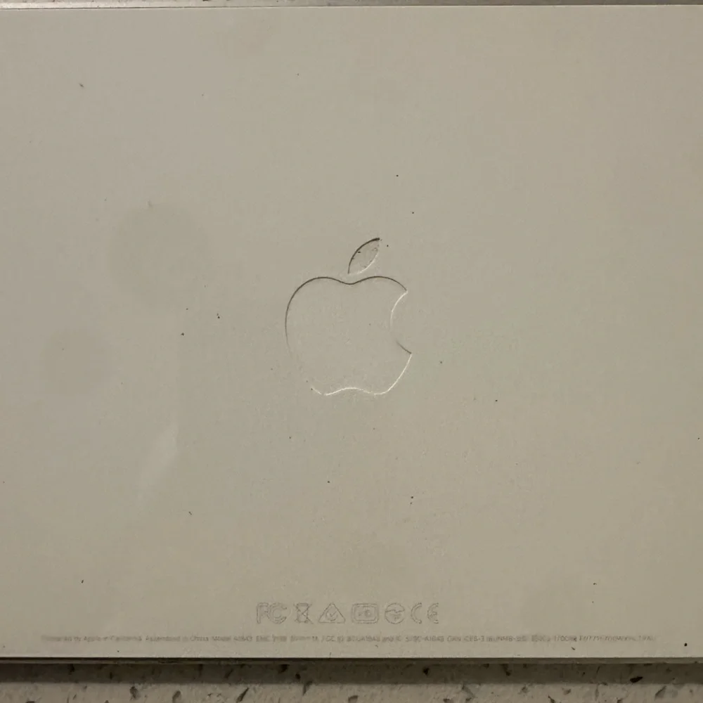 Apple Magic Keyboard with Numeric Keypad - US English / doesn’t hold charge